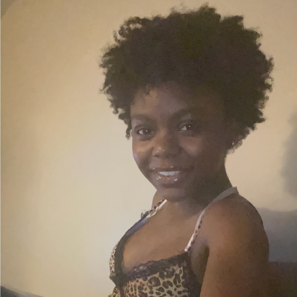 Meet your Posher, Samya